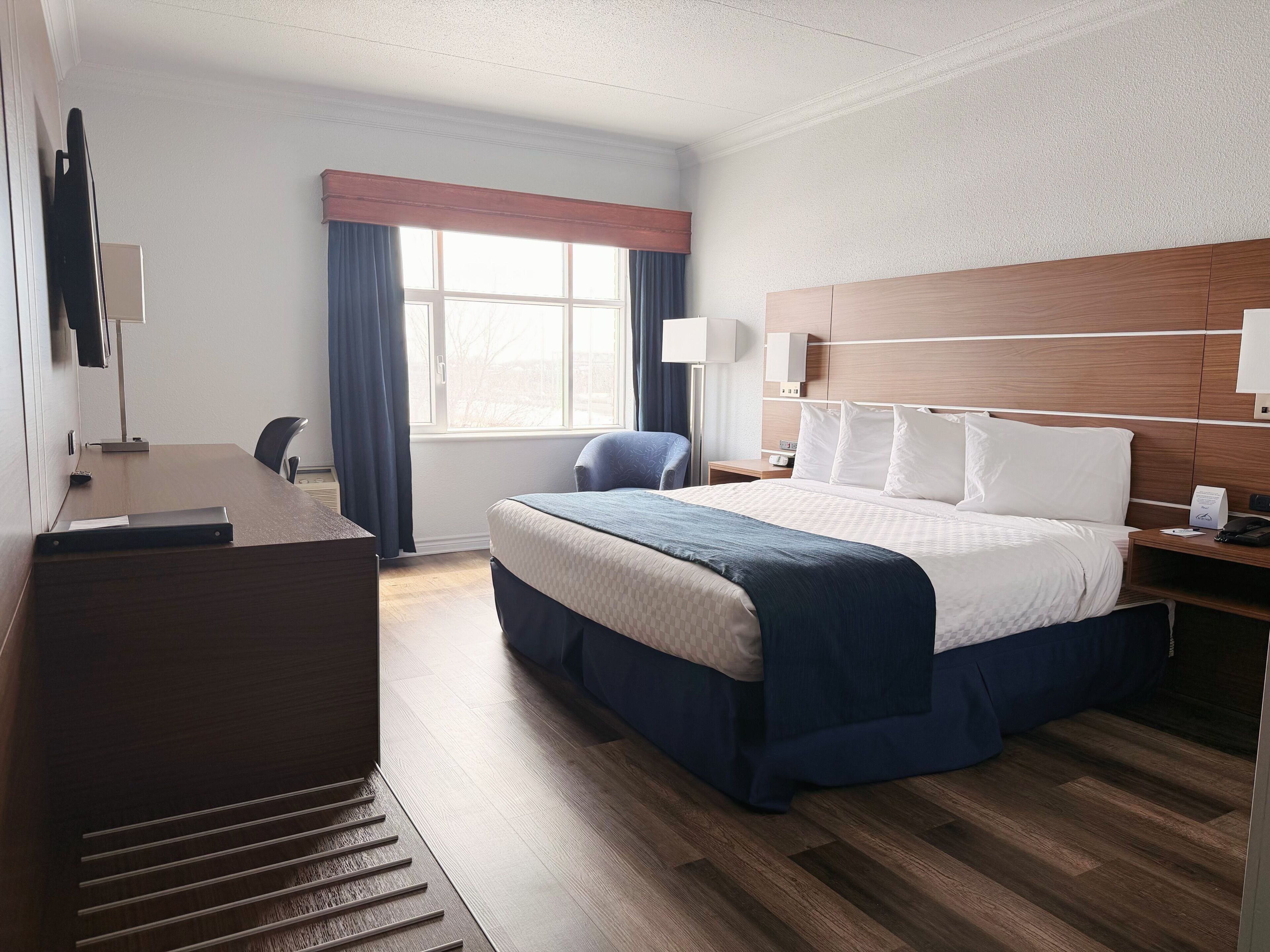 Habitación estándar, 1 cama King size | Decoración personalizada, escritorio y cortinas blackout 