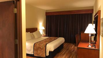 Kamar Superior, 1 Tempat Tidur King | Didekorasi berbeda-beda, meja kerja, tirai kedap cahaya, dan kedap suara