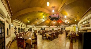 2 Restaurants; Frühstück, Mittagessen und Abendessen werden serviert