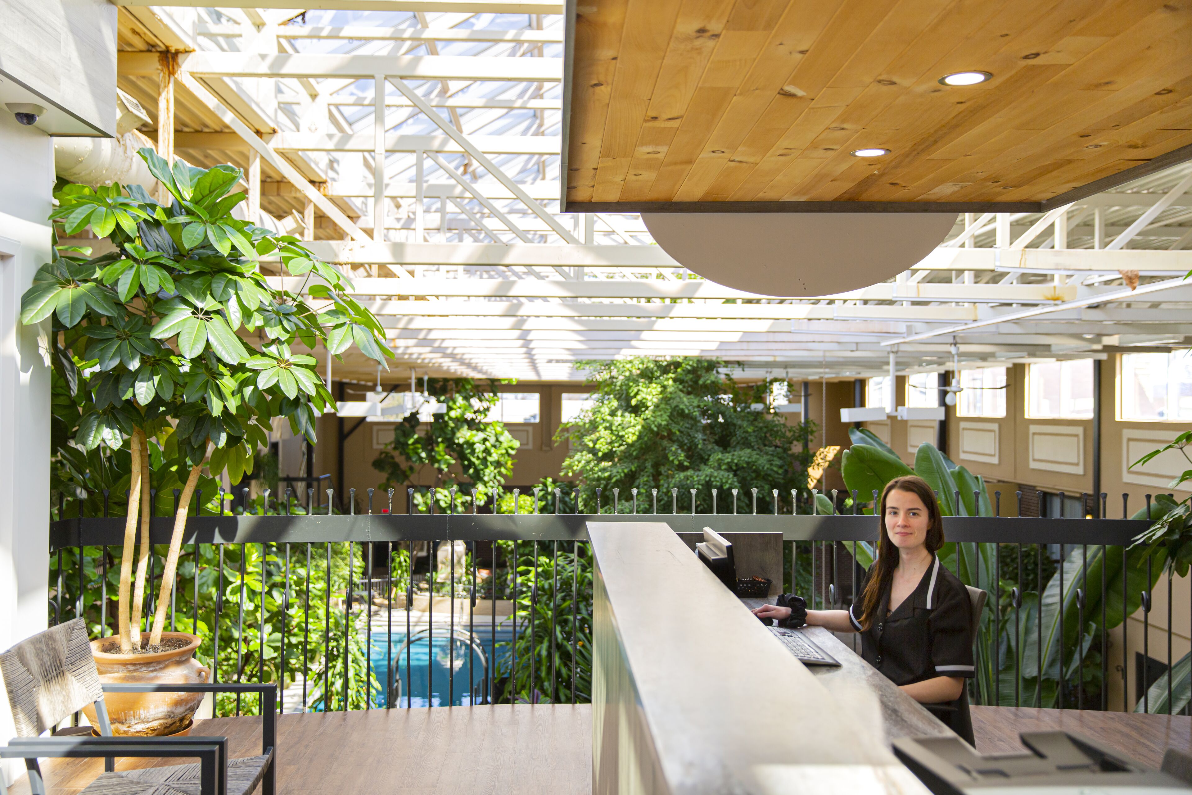 body treatments, hydrotherapy, aromatherapy, hot stone massages