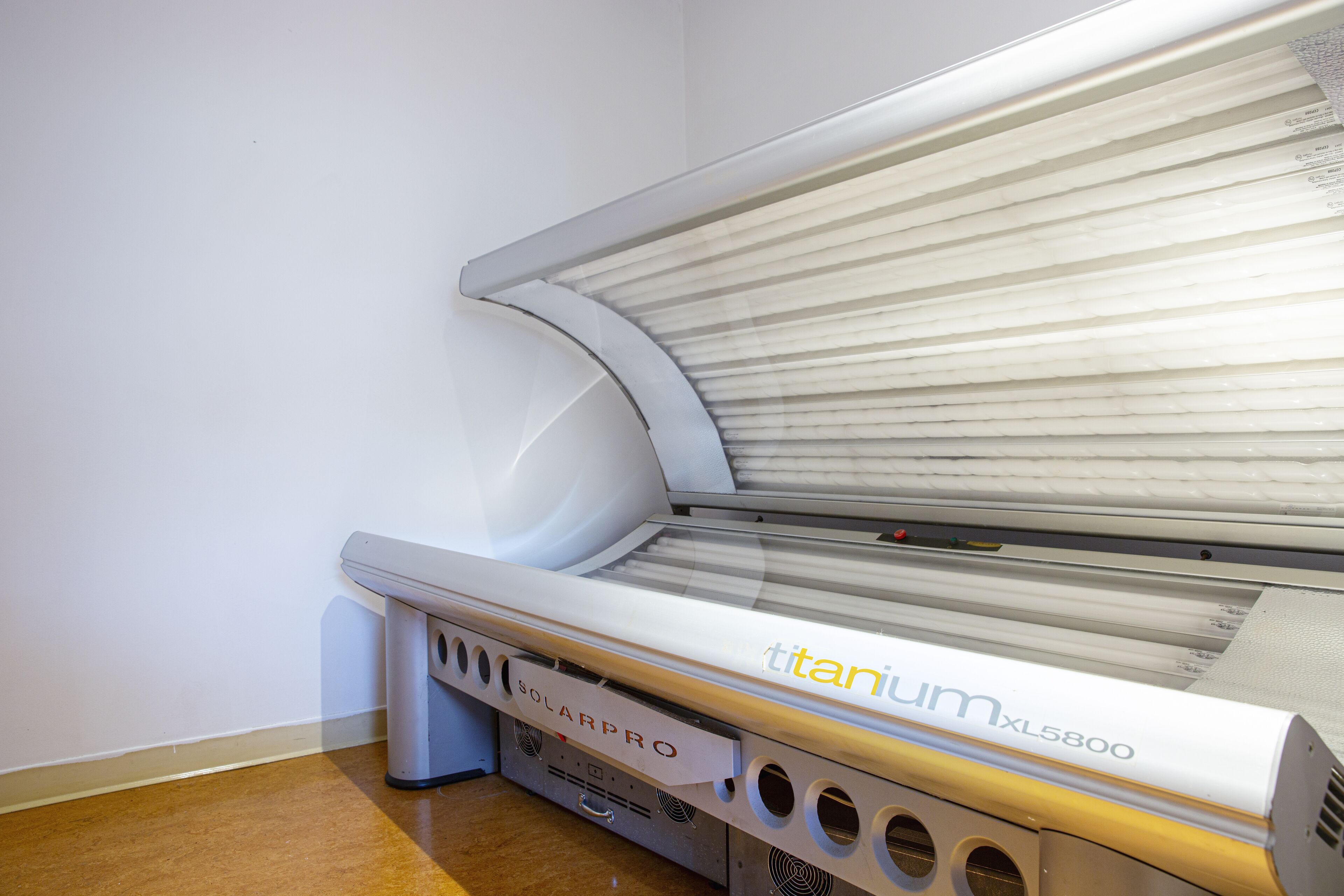 body treatments, hydrotherapy, aromatherapy, hot stone massages