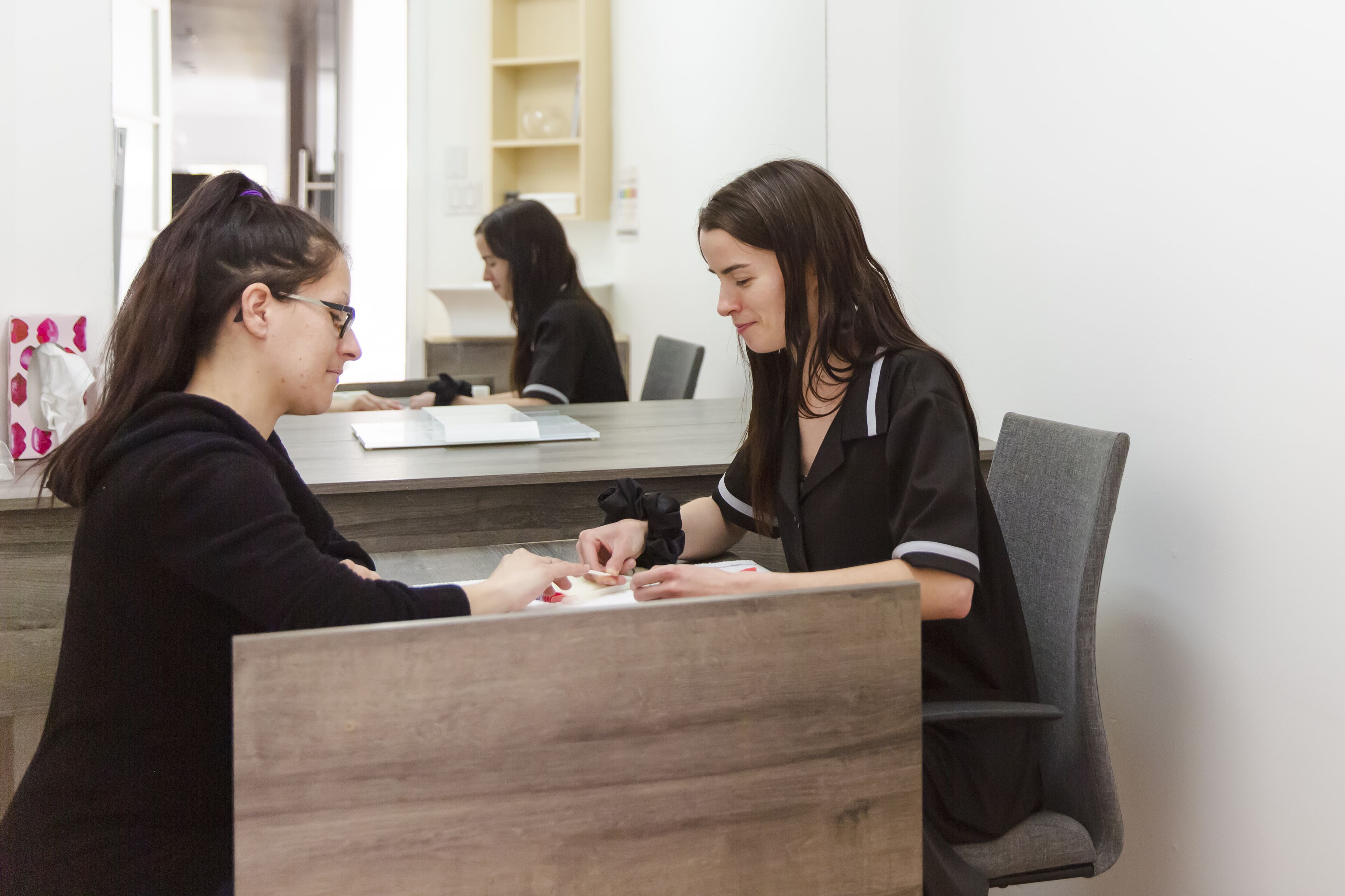 body treatments, hydrotherapy, aromatherapy, hot stone massages