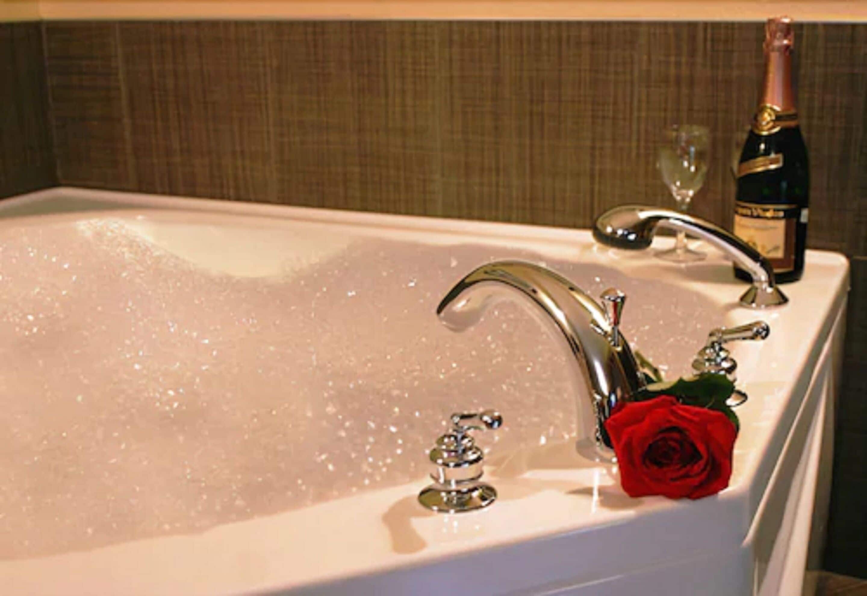 studio suite, 1 king bed, non smoking | jetted bathtub