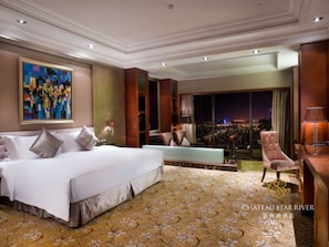 Premium bedding, down duvets, free minibar items, in-room safe - Chateau Star River Taiyuan (Taiyuan)