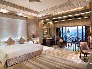 Premium bedding, down duvets, free minibar items, in-room safe