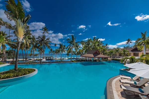 3 outdoor pools, pool umbrellas, sun loungers