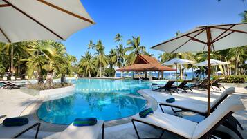 3 outdoor pools, pool umbrellas, sun loungers