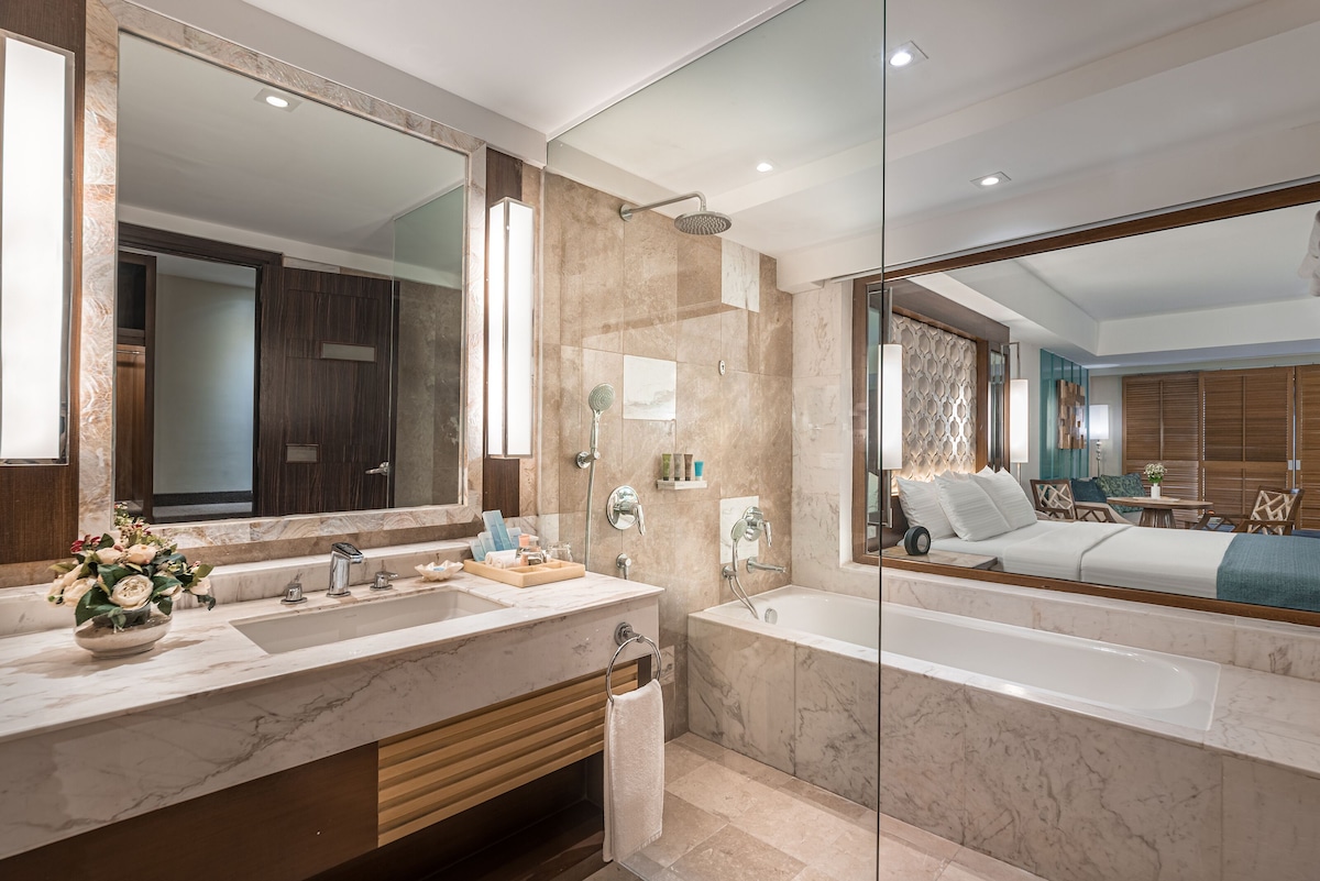 Junior Suite | Bathroom
