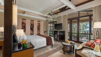 Premium bedding, in-room safe, desk, laptop workspace