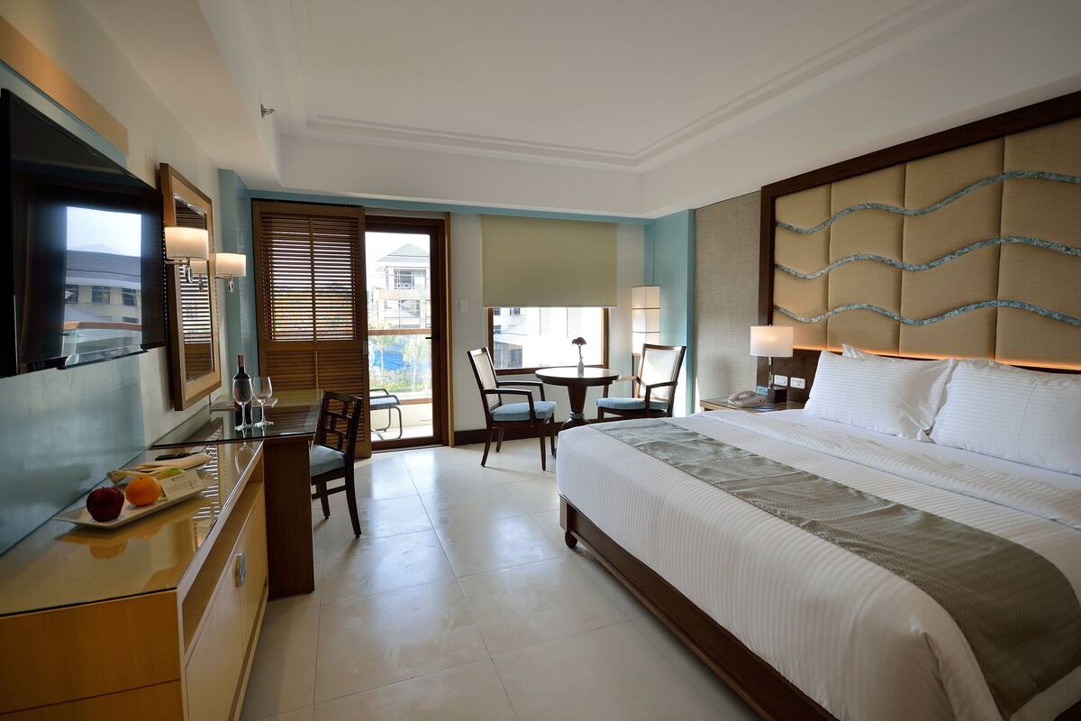 superior room | 1 bedroom, premium bedding, in-room safe, desk