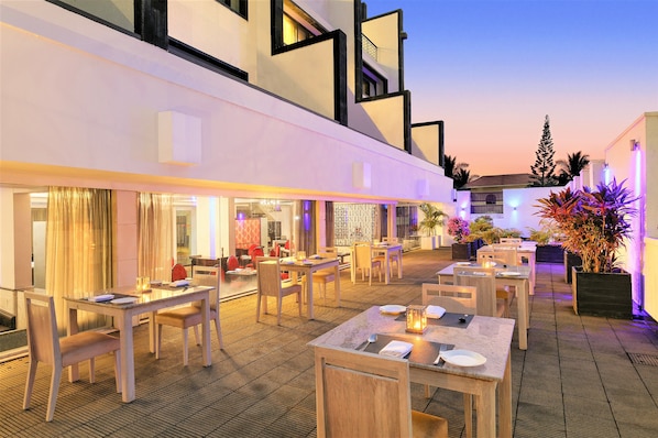 Alfresco dining