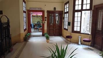 Egyptian cotton sheets, in-room safe, iron/ironing board, free WiFi