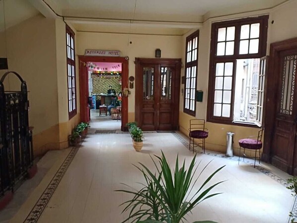 Egyptian cotton sheets, in-room safe, iron/ironing board, free WiFi