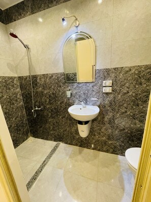 Free toiletries, hair dryer, towels - Meramees Hostel (Cairo)