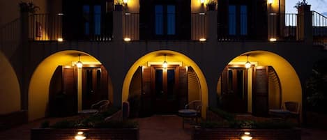 Façade de l’hébergement - soirée/nuit