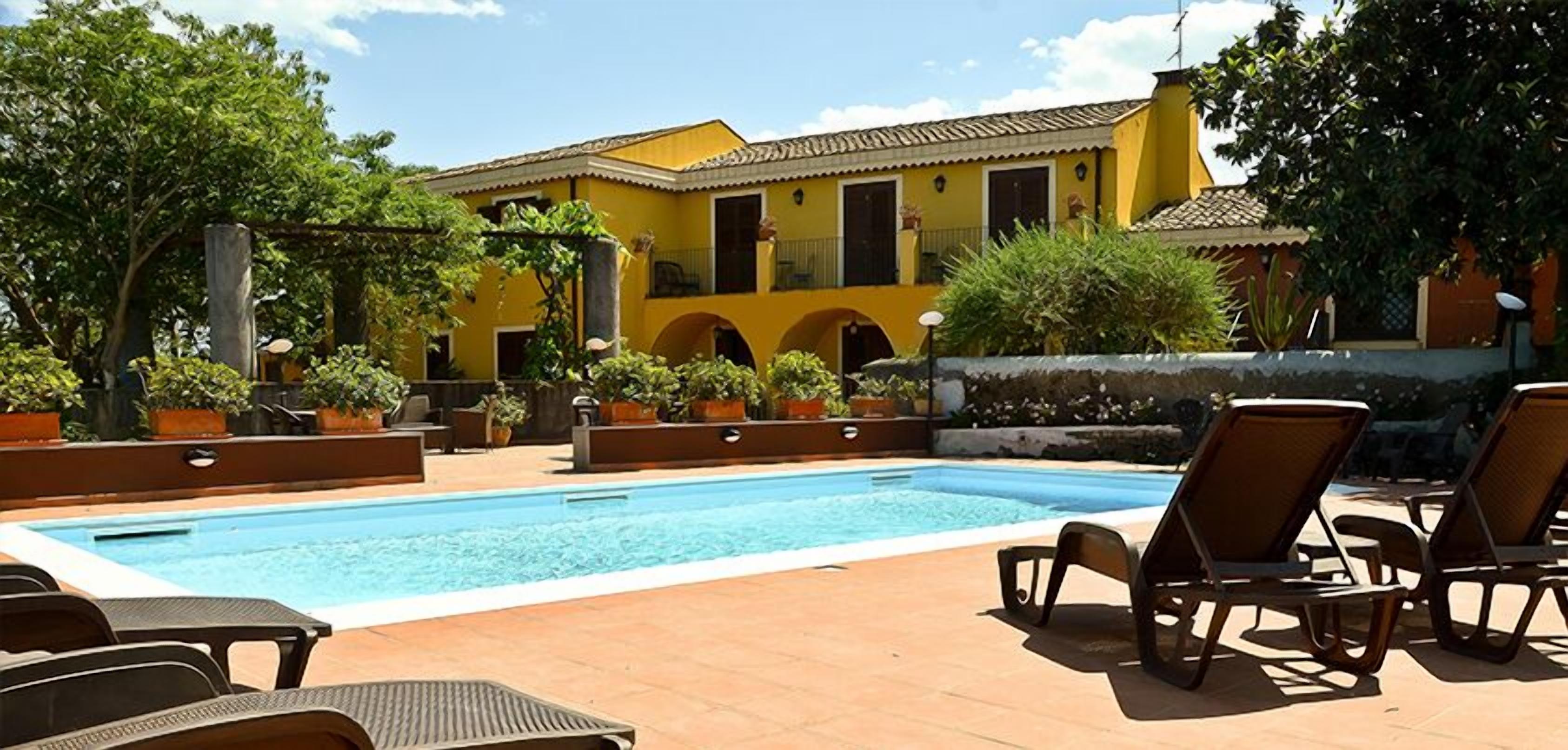 Seasonal outdoor pool, sun loungers