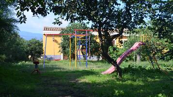 Area giochi per bambini (all'aperto)