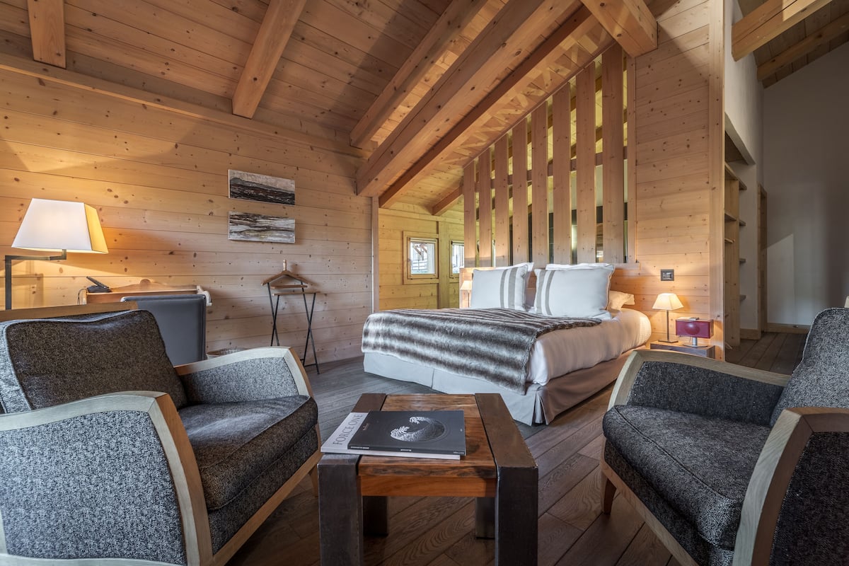 Habitación Deluxe | Ropa de cama de alta calidad, colchones con acolchado adicional, minibar