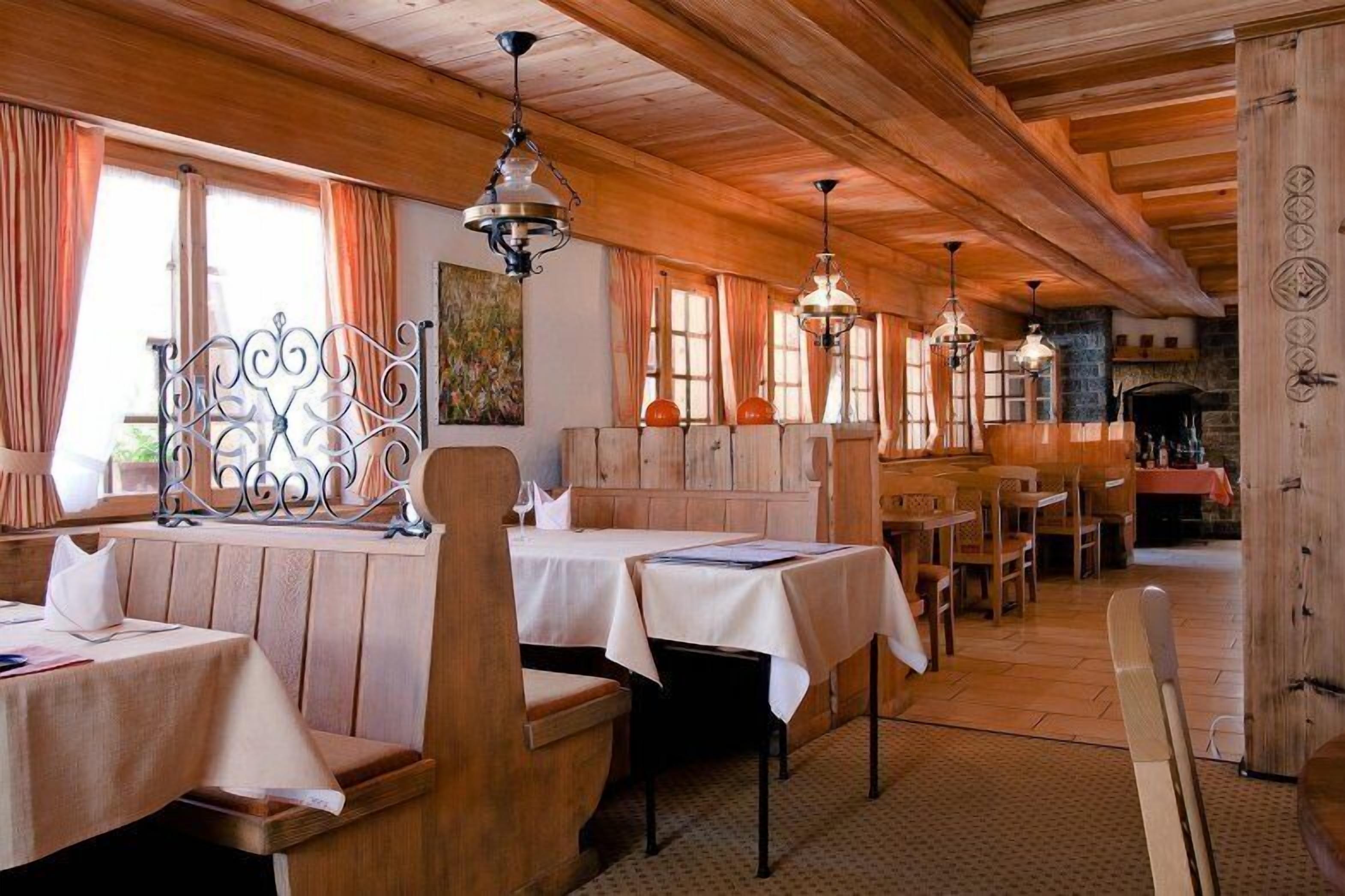 Se sirven comidas, cenas y cocina italiana 