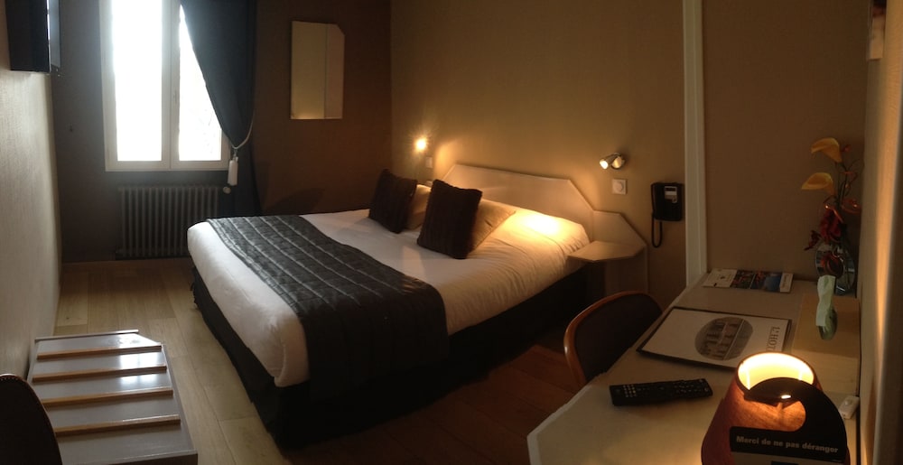 Hotel De La Marne by null