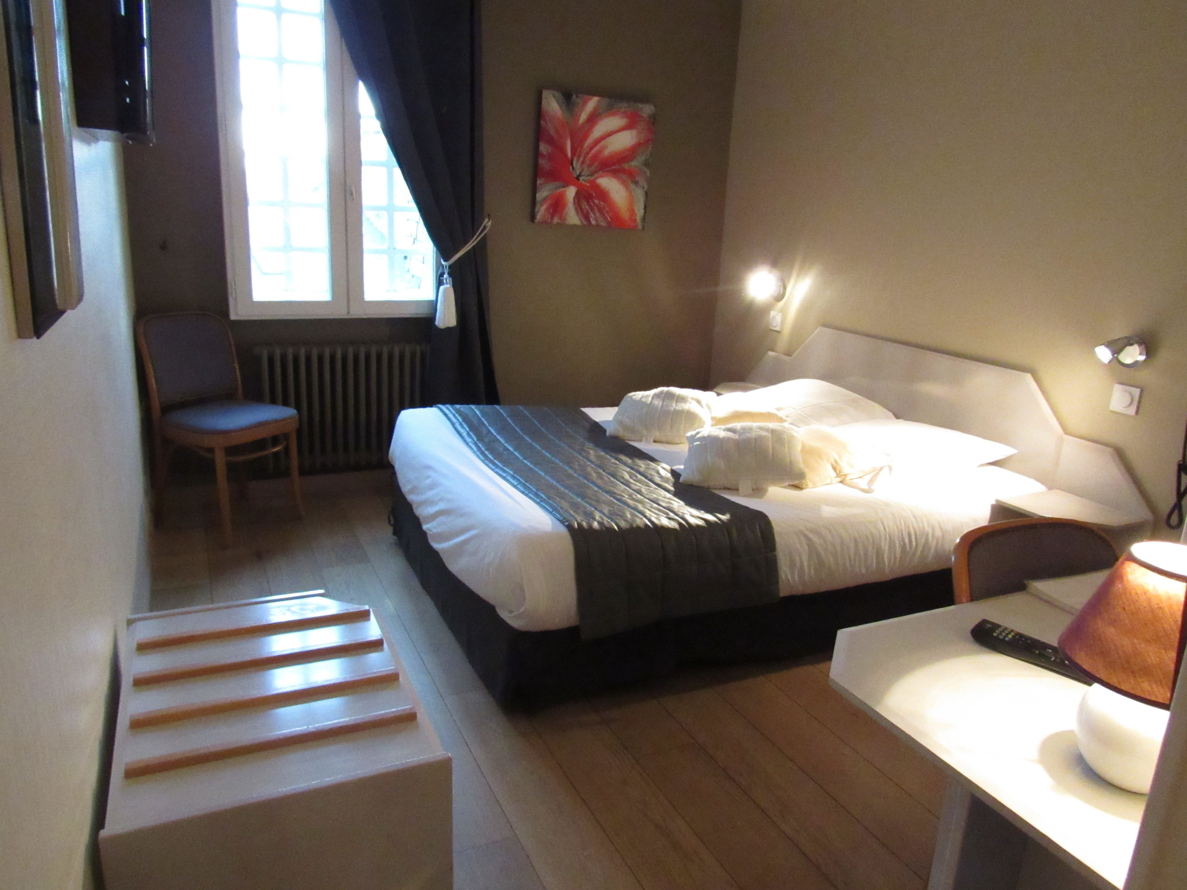 classic double room | in-room safe, individually decorated, individually furnished, desk