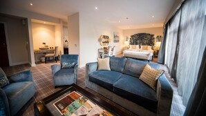 Flat-screen TV - Peak Edge Hotel (Chesterfield)