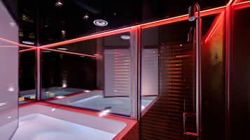 Sauna, hot tub, massage/treatment rooms