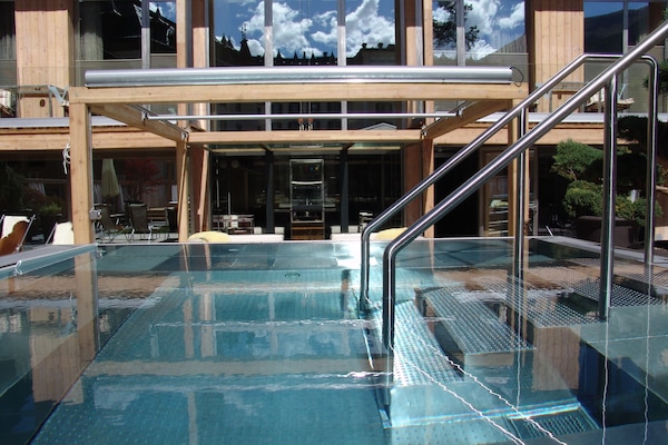 Outdoor pool, sun loungers