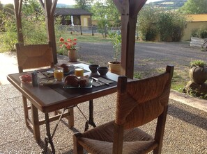 Quadruple Room, Terrace | Room service – dining - Domaine de Granval (Saint-Michel-Loubejou)