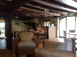 Family dining - Domaine de Granval (Saint-Michel-Loubejou)