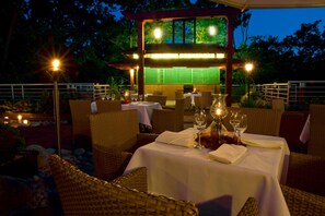 Breakfast, lunch and dinner served - Hotel Moscicki Resort & Conference (Inowlodz)
