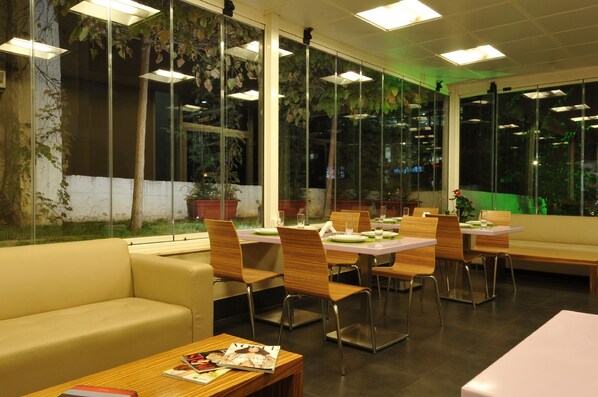 Restaurant - Suite Hotel Merlot (Majzoub)