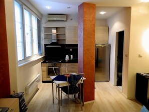 Standard Apartment, Kitchen | Private kitchenette