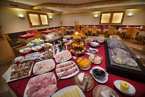 Petit déjeuner complet compris