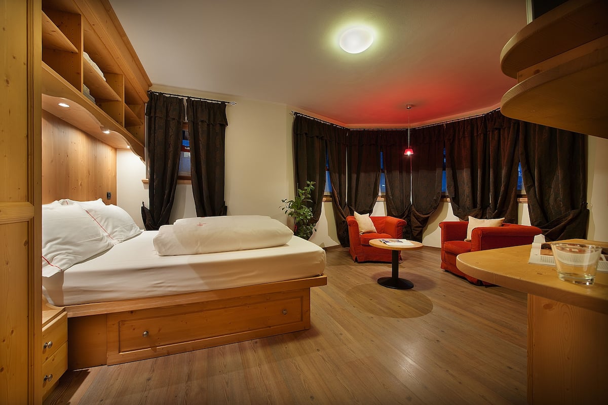 family suite, 2 bathrooms | premium bedding, down duvets, minibar, in-room safe