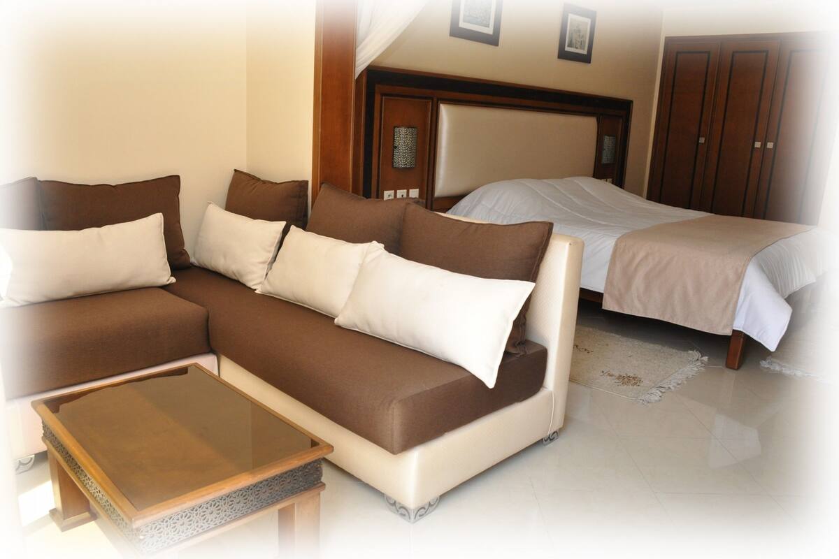 Standard Double Room | Egyptian cotton sheets, pillowtop beds, WiFi (free)