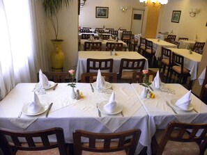 Breakfast, lunch and dinner served - Aferni Hotel (Agadir)
