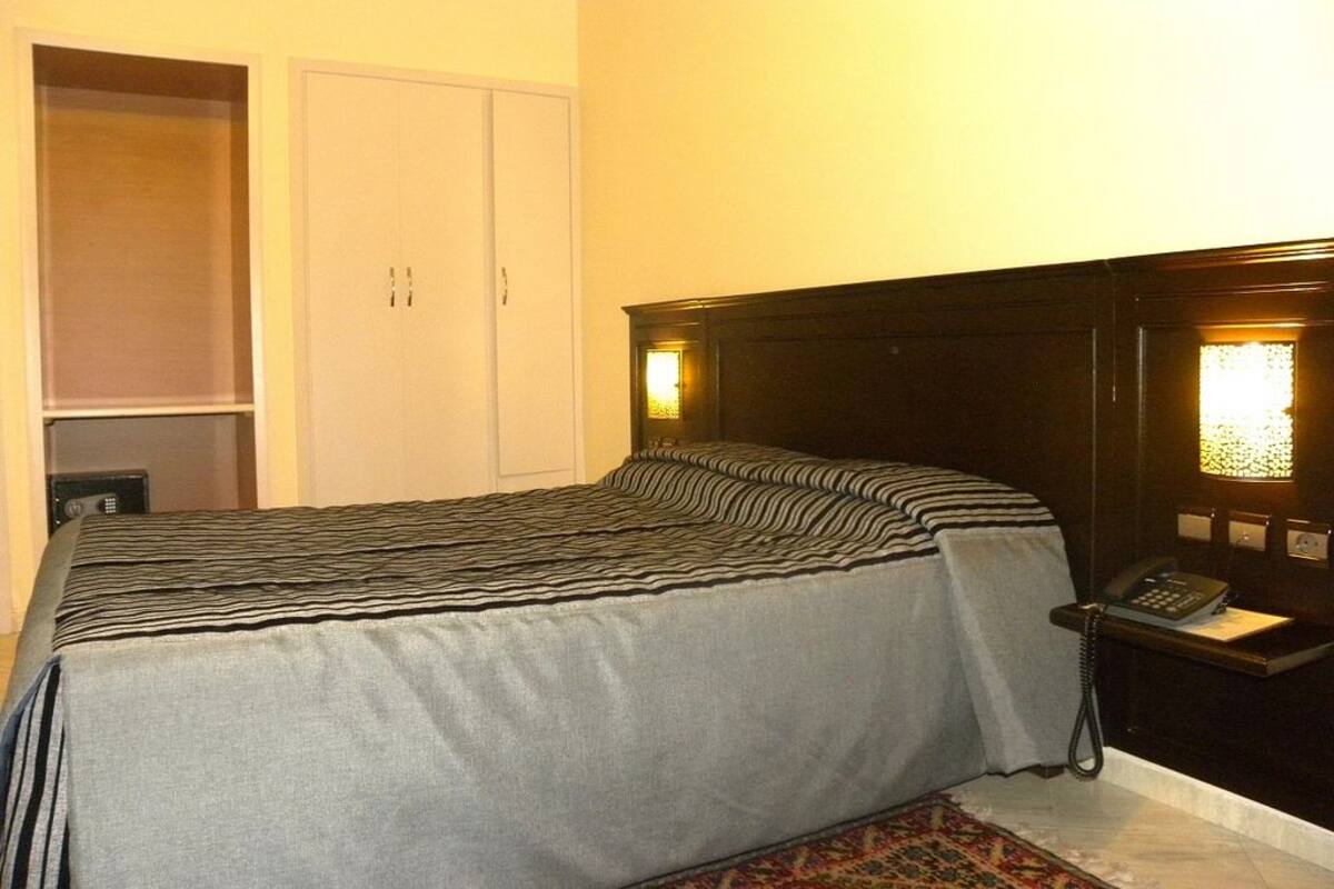 Standard Single Room | Egyptian cotton sheets, pillowtop beds, WiFi (free)