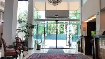 Quầy tiếp tân