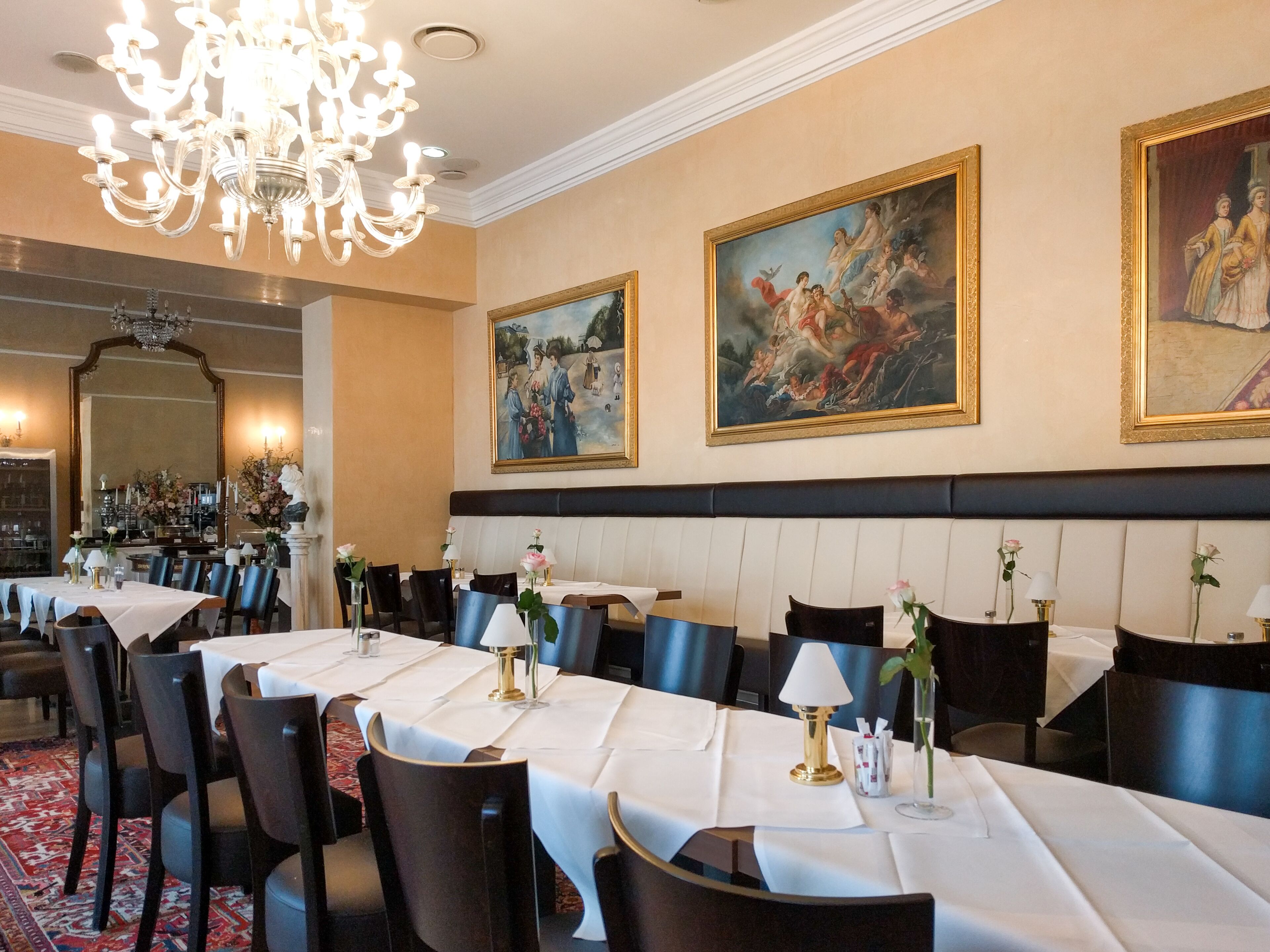 breakfast and brunch served, al fresco dining