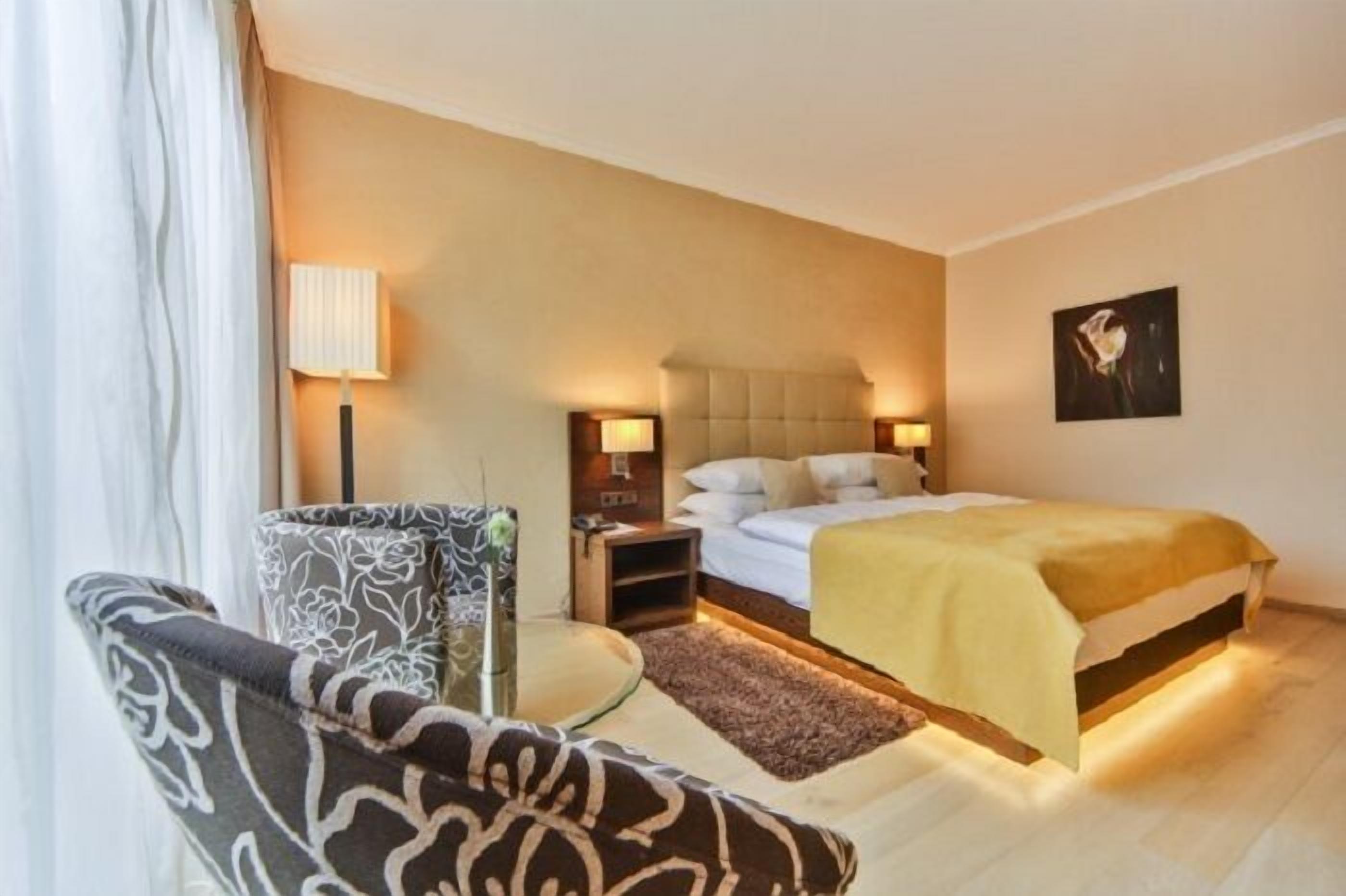 1 bedroom, hypo-allergenic bedding, down duvets, memory-foam beds