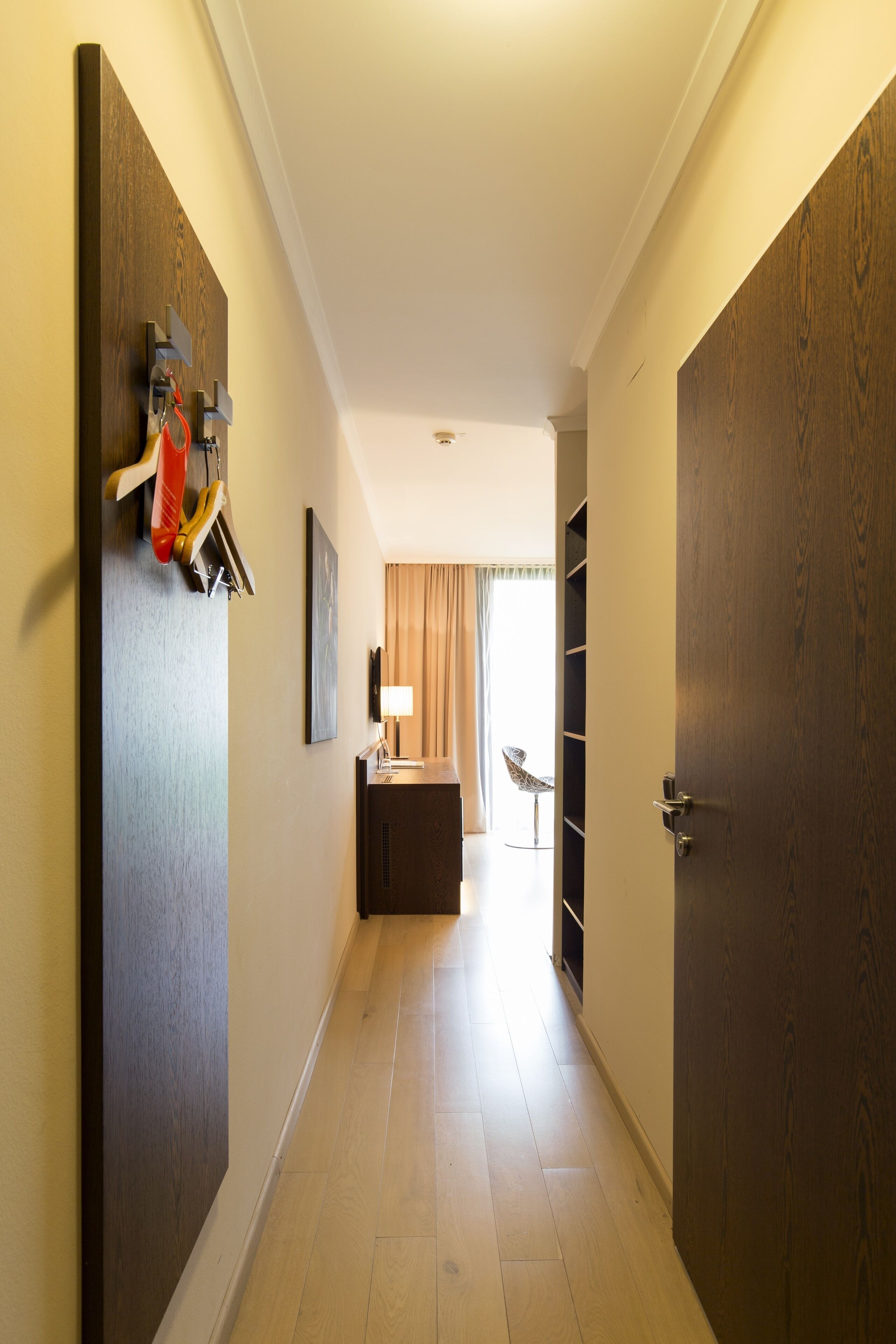 business single room, allergy friendly | living area | flat-screen tv