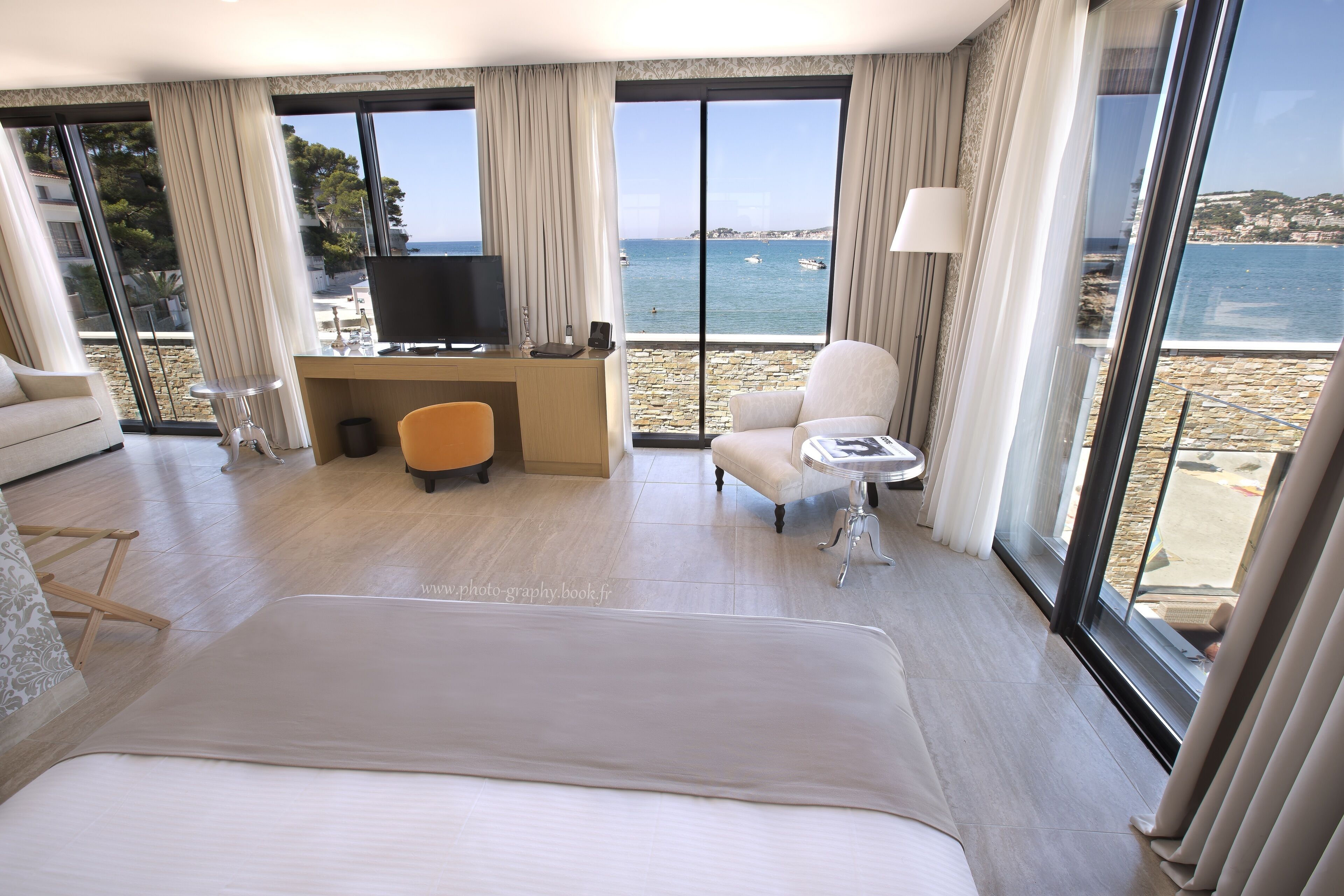 junior suite, sea view | 1 bedroom, minibar, in-room safe, soundproofing