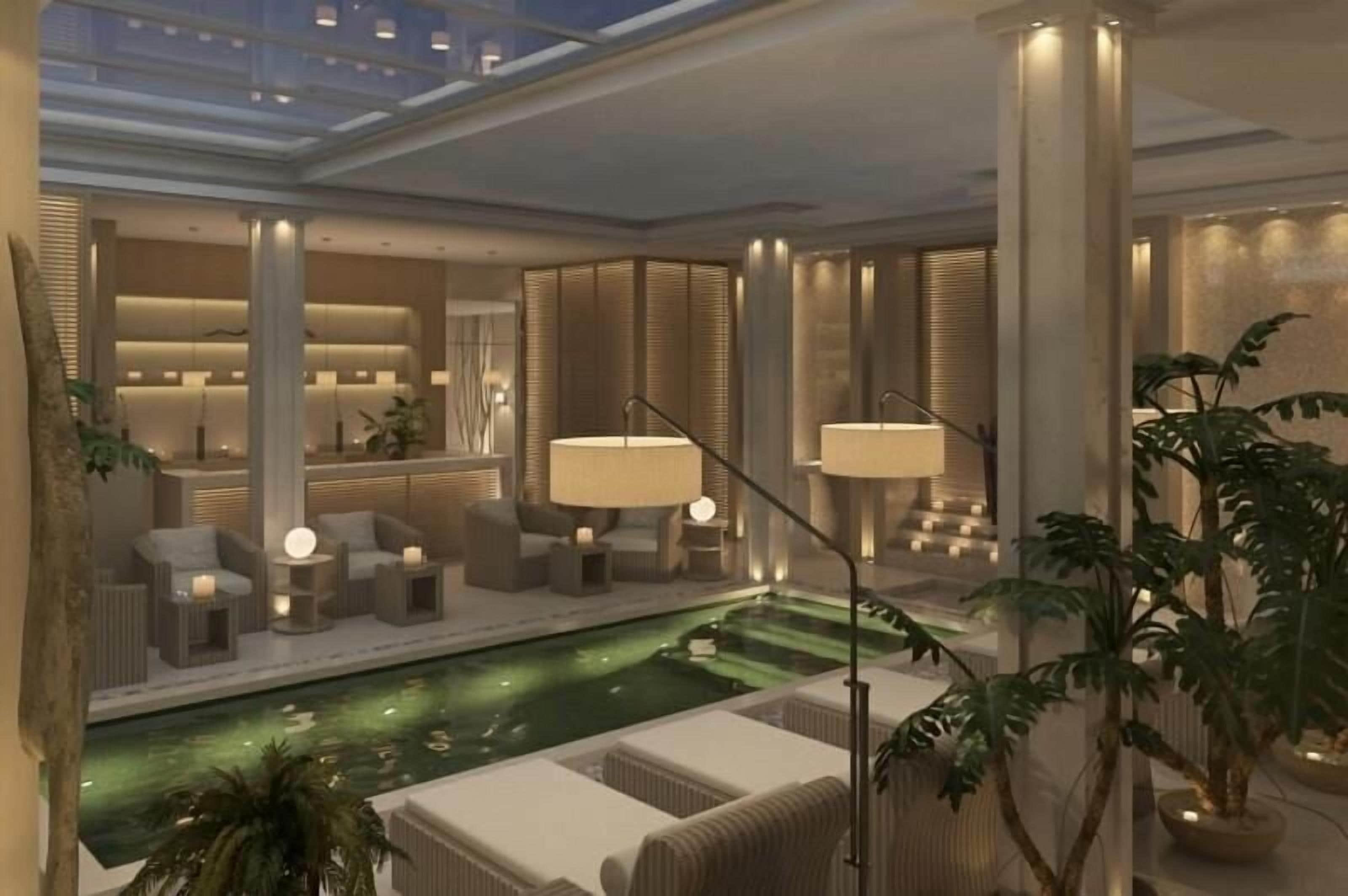 2 albercas al aire libre, acceso de 07:00 a 23:00, y camastros 