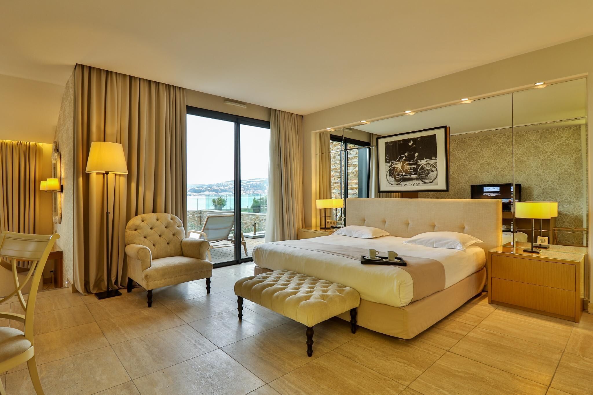 Minibar, in-room safe, soundproofing, free WiFi