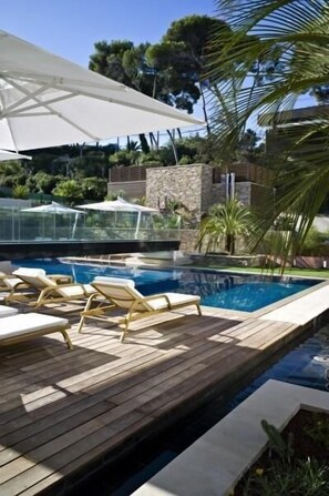 2 outdoor pools, open 7:00 AM to 11:00 PM, sun loungers - Hostellerie La Farandole (Sanary-sur-Mer)