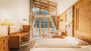 Hypo-allergenic bedding, in-room safe, individually decorated