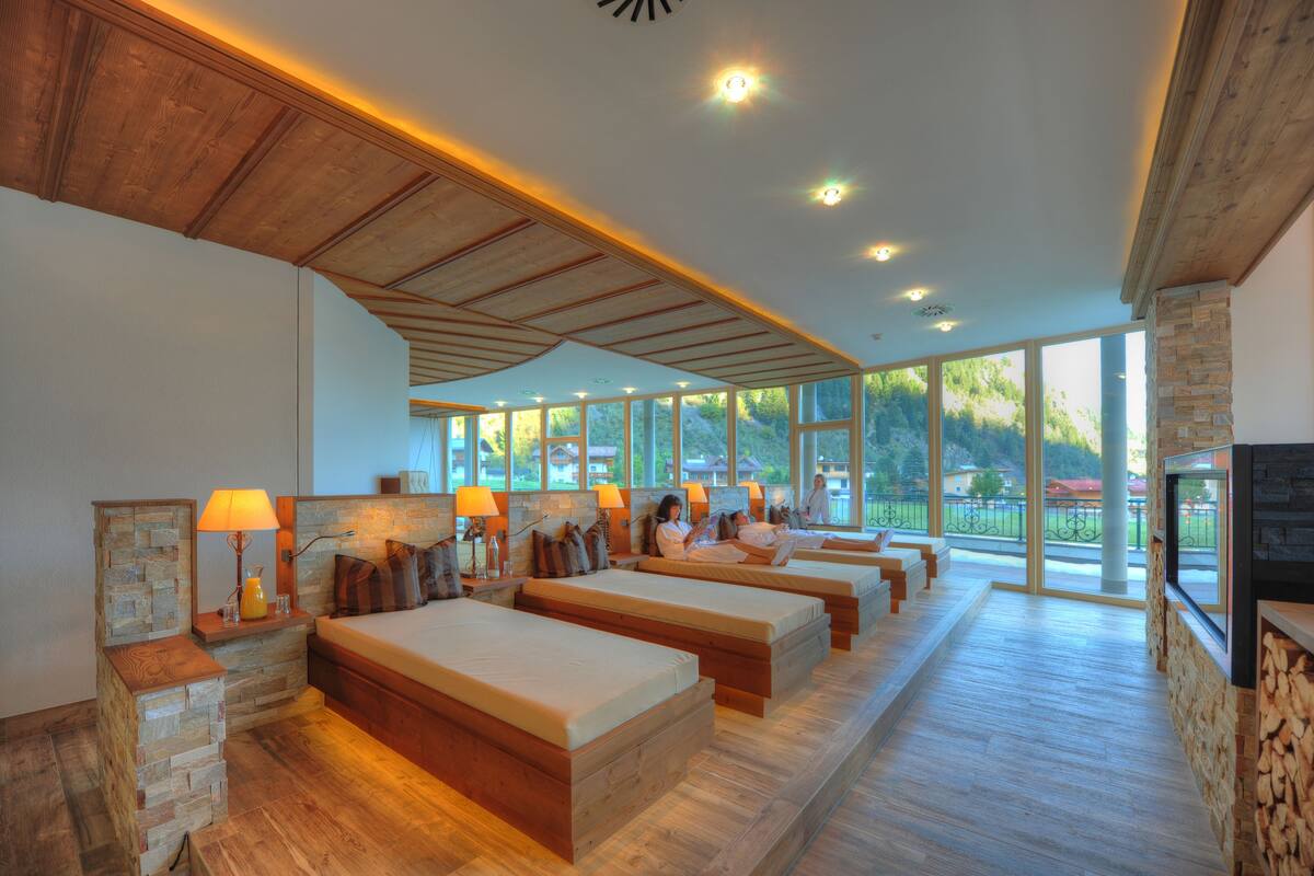 sauna, hot tub, turkish bath/hammam, body treatments, body wraps