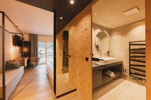 尊榮雙人房 | 浴室 | 吹風機、浴袍、毛巾