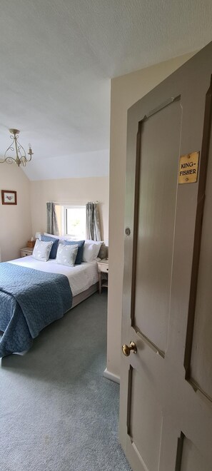 Standard Double Room, Ensuite (Kingfisher)